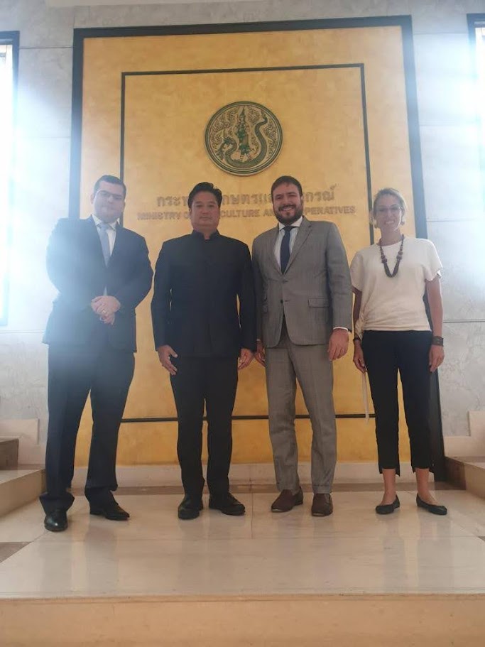 Reunião no Ministério da Agricultura da Tailândia com o vice-ministro